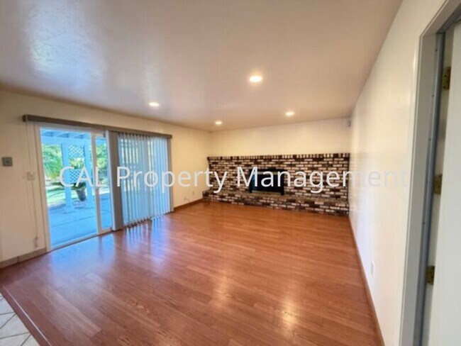 Building Photo - Beautiful 3 bedroom home in Hollister, CA!