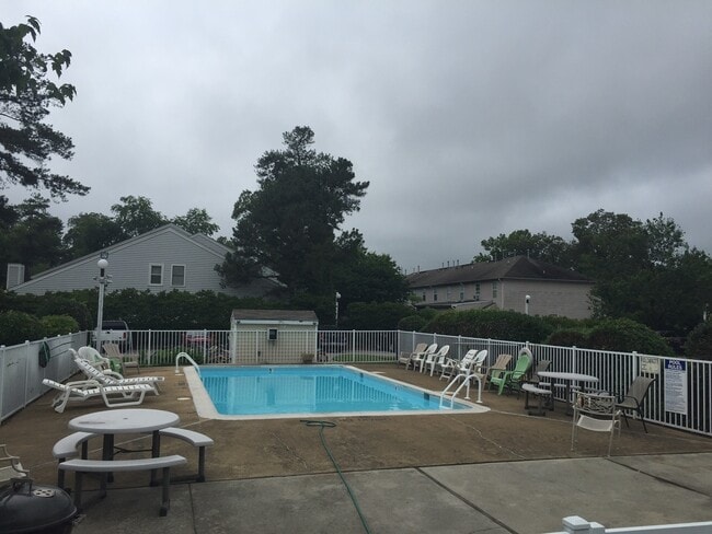 Building Photo - Beautiful Condo close to the oceanfront!!