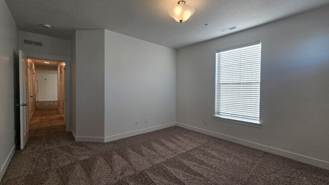 Building Photo - 13687 S Hanley Ln