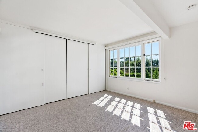 Building Photo - 9315 Lloydcrest Dr