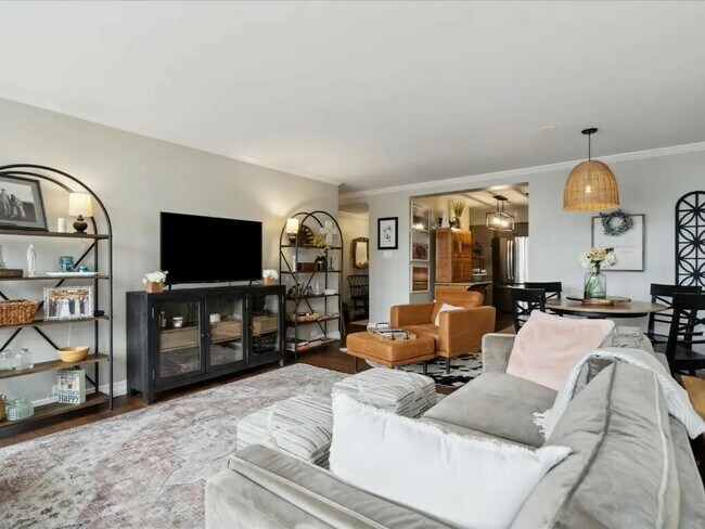 Building Photo - 2222 1st Ave NE