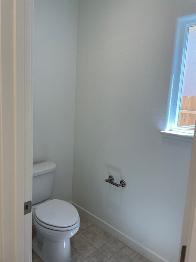 Building Photo - Stylish New-Construction Rental Near UC Me...