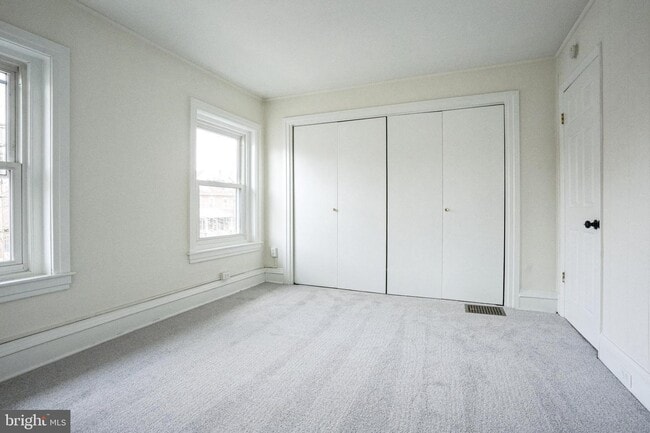 Building Photo - 383 Spruce St