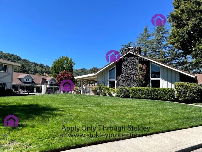 Building Photo - 105 Miramonte Dr