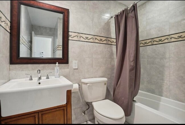 Building Photo - 603 SE 7th Ave