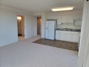 Building Photo - Split AC. Two Parking. Kakaako. (RRLLC)