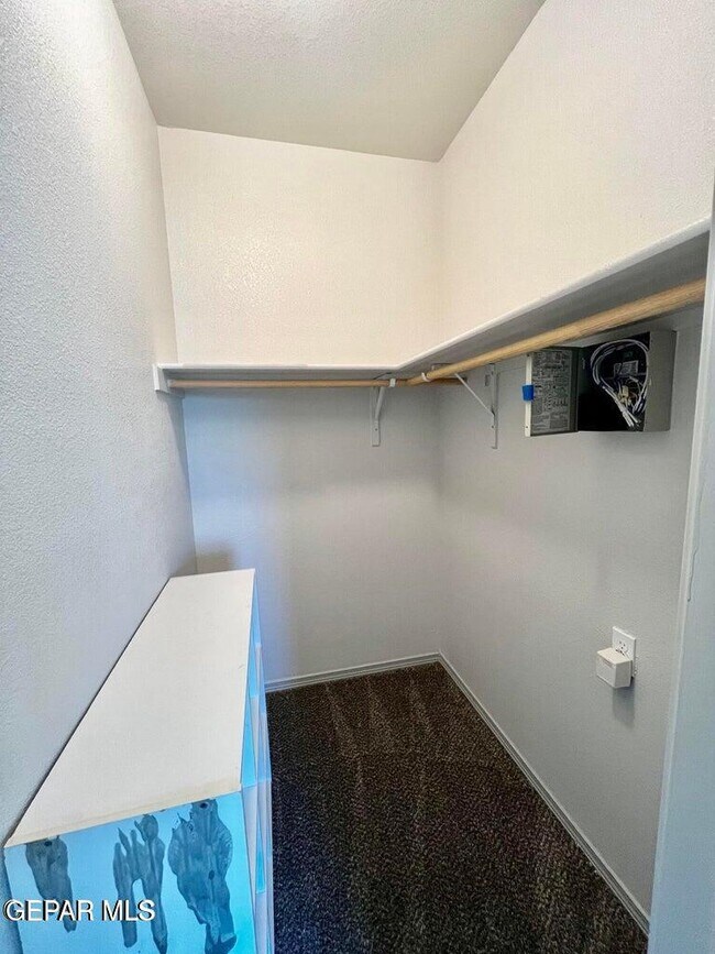 Building Photo - 10148 Red Vly