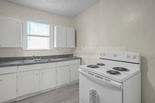 Building Photo - 1083 E 17th Ave