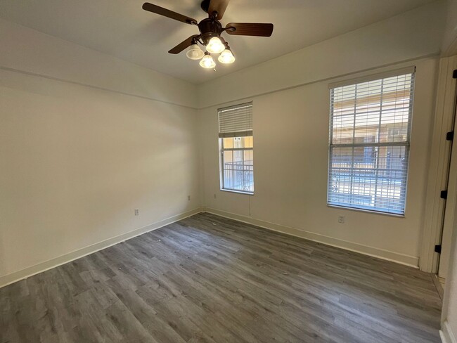 Building Photo - Jackson Square - Top Floor 2 Bedroom, 2 Ba...