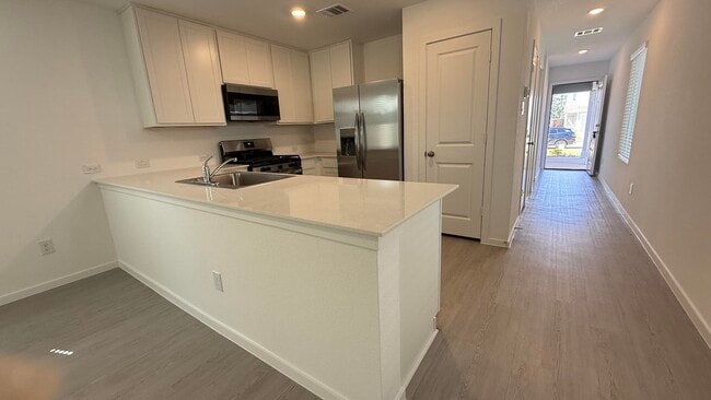 Building Photo - 912 Pertuso Ln