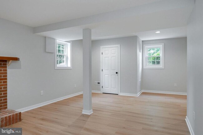 Building Photo - 561 Tiffany Ct