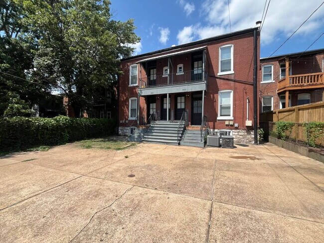 Building Photo - "Executive 2-Bedroom Haven with Gleaming Hardwood Floors in St. Louis City – 3852 Juniata Street!...