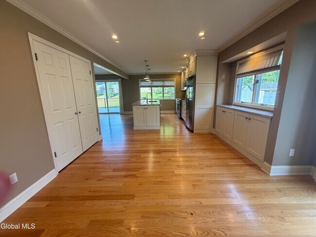 Building Photo - 53 Huntleigh Dr