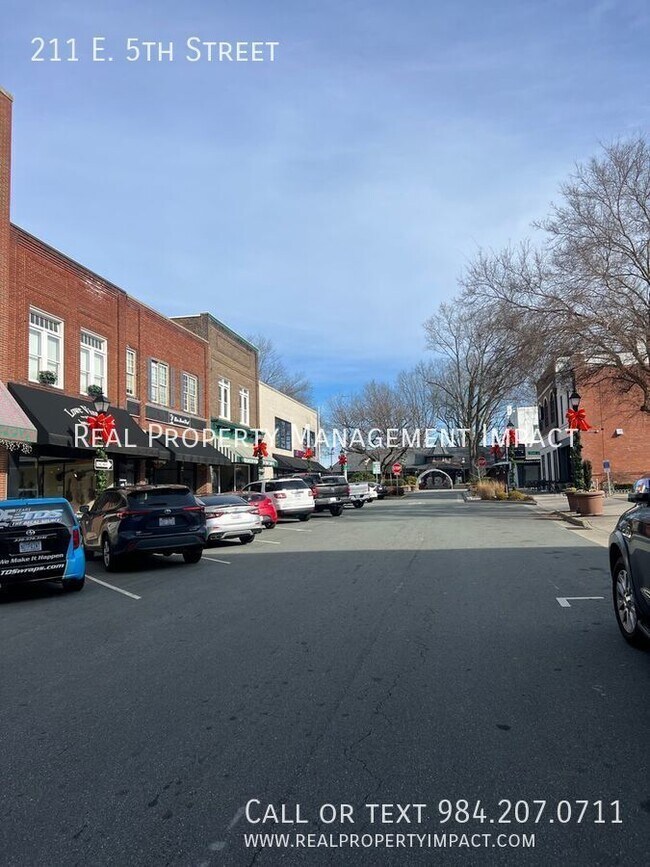 Building Photo - 211 E 5th St