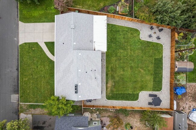 Building Photo - Beautiful Single Family Home!