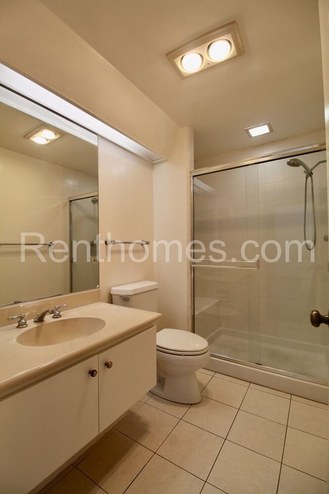 Building Photo - La Jolla, 5383 Chelsea St #104, Beautiful Ocean Views, Controlled Access Building and Parking!