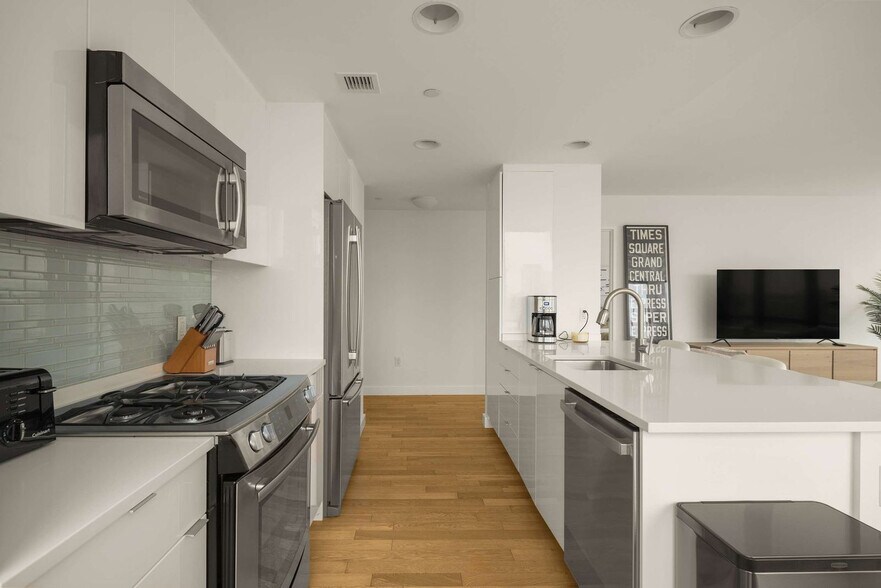 Building Photo - 1113 York Ave