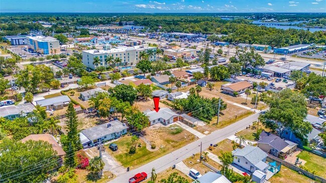 Building Photo - 208 Palmetto Rd W