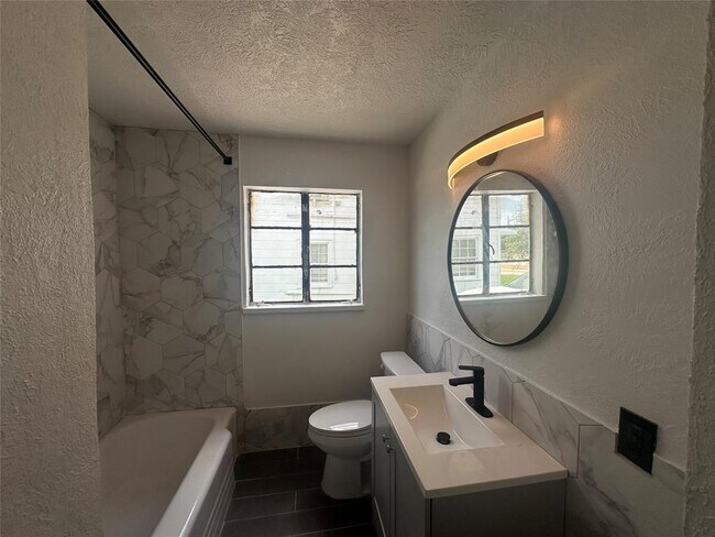Building Photo - 3444 Blodgett St
