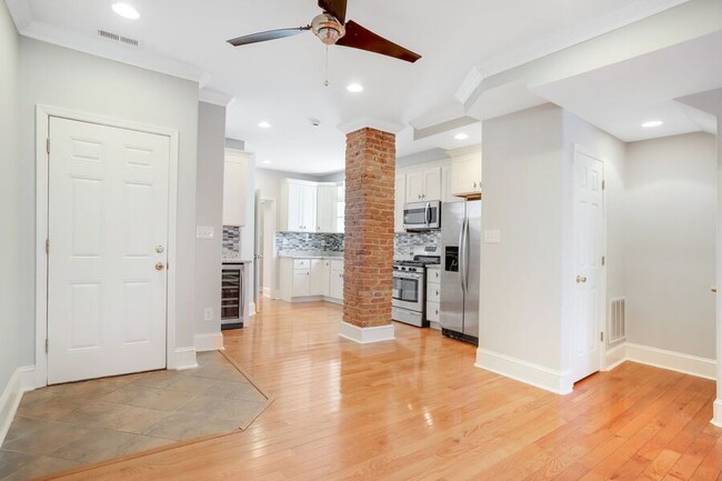 Building Photo - Amazing Anacostia 3 Bedroom with Parking I...