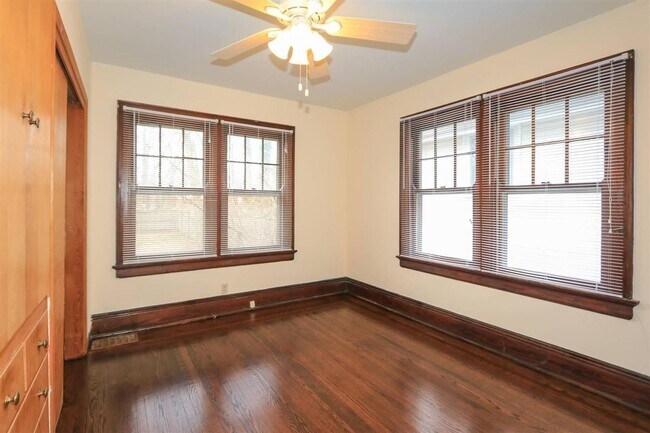 Building Photo - Sycamore Twp - Charming 2 bed 1 bath bungalow
