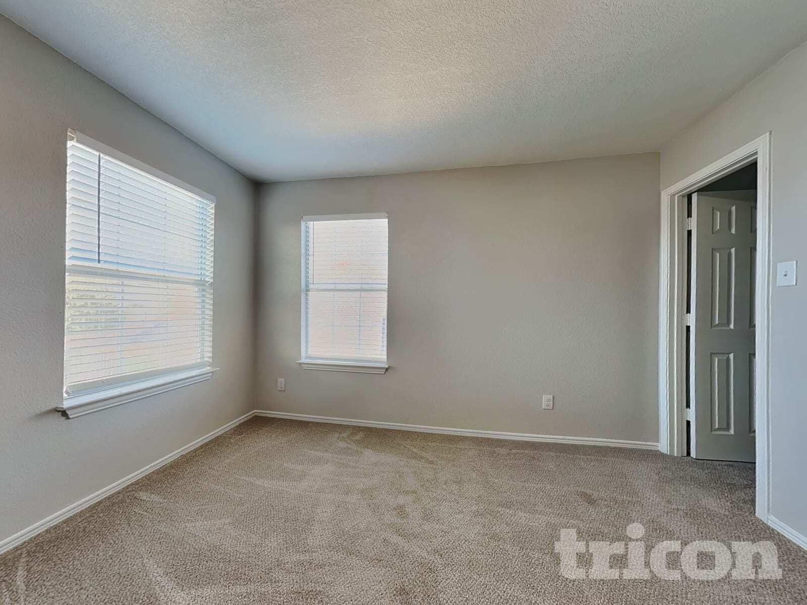 Building Photo - 160 Hinge Path