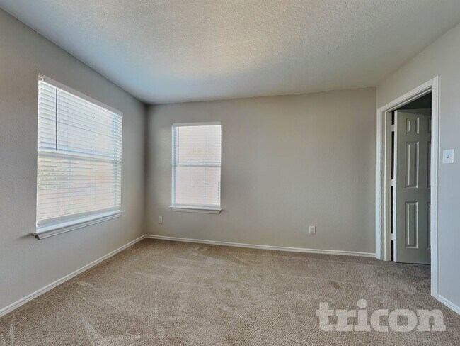 Building Photo - 160 Hinge Path