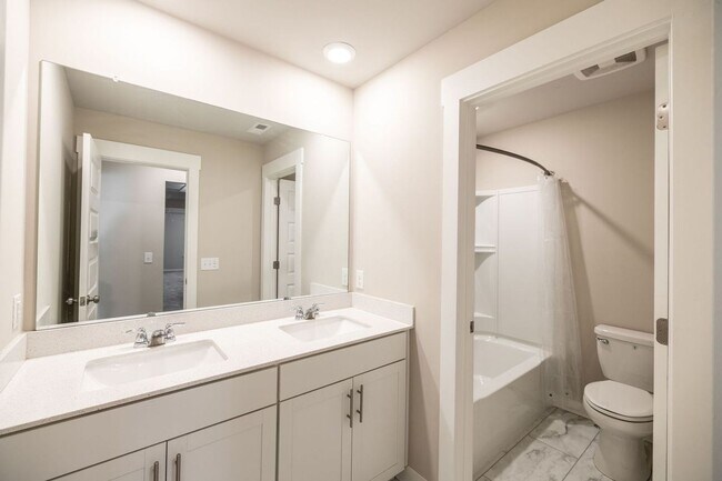 Building Photo - AVAILABLE NOW in Foxland Crossing