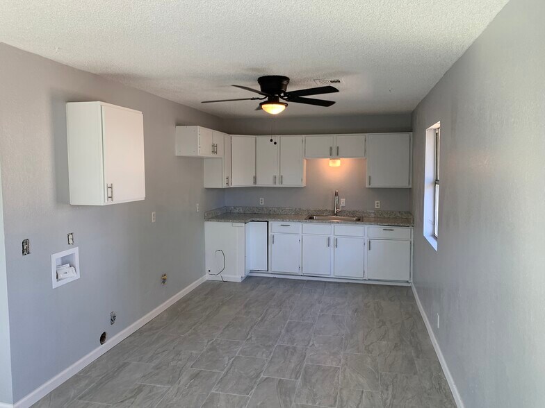 Building Photo - 1016 N Roosevelt Ave