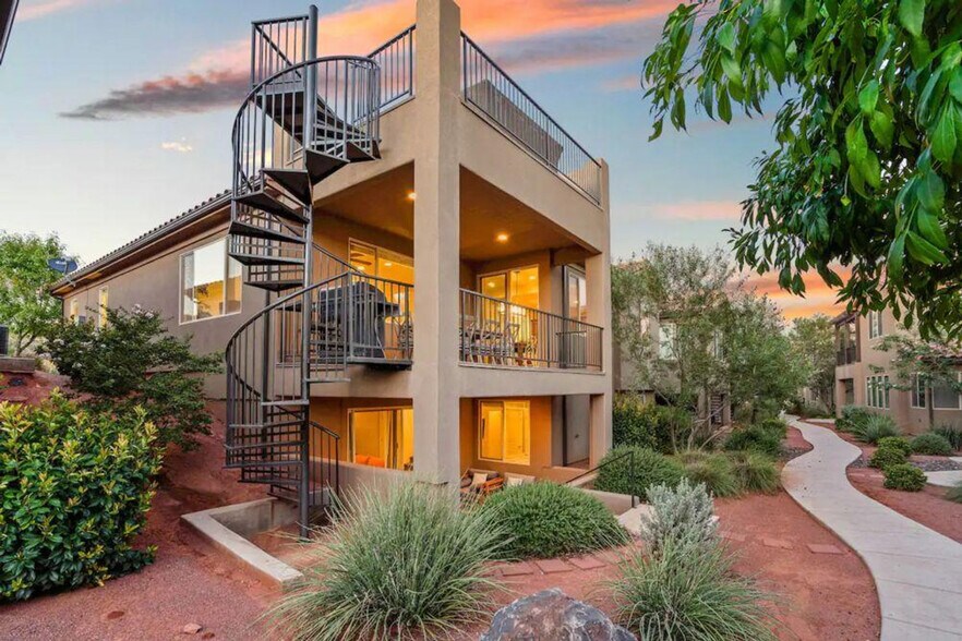 Building Photo - 3800 Paradise Vlg Dr