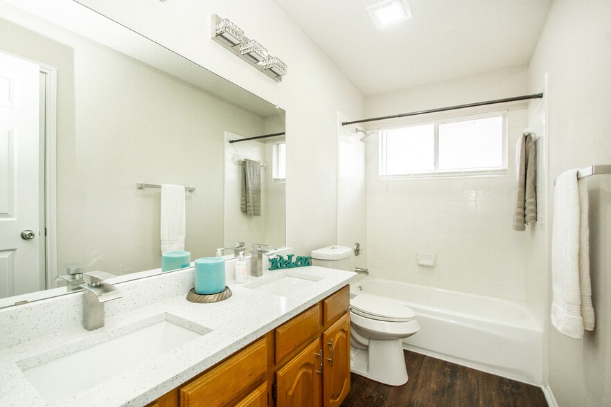 Building Photo - Room in House on Kentshire Cir