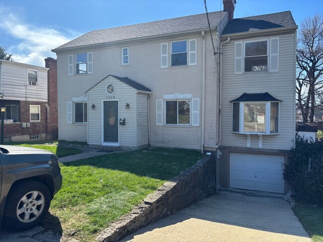 Building Photo - 1209 Covedale Ave