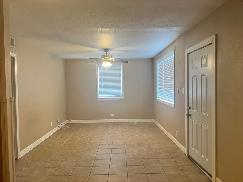 Building Photo - 2110 Willow St