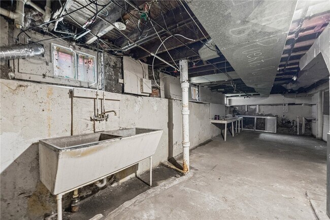 Building Photo - 98 Ackerman St