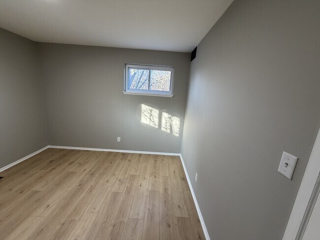 Building Photo - 4300 E 175th St