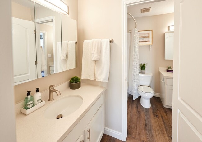 Building Photo - Riverside 2375-77