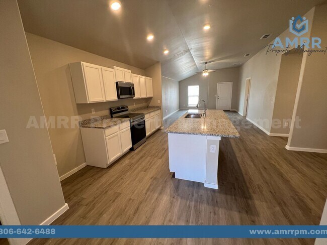 Building Photo - 2023 Kenwood Ave