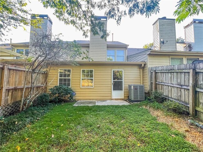 Building Photo - 325 Towergate Pl