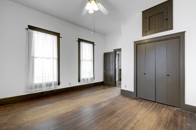 Building Photo - 304 Olive St