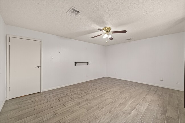 Building Photo - 11331 Oakcenter Dr