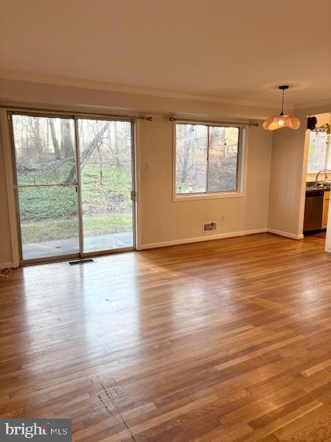 Building Photo - 10624 Kenilworth Ave