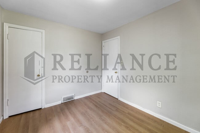 Building Photo - 1462 N Battin St