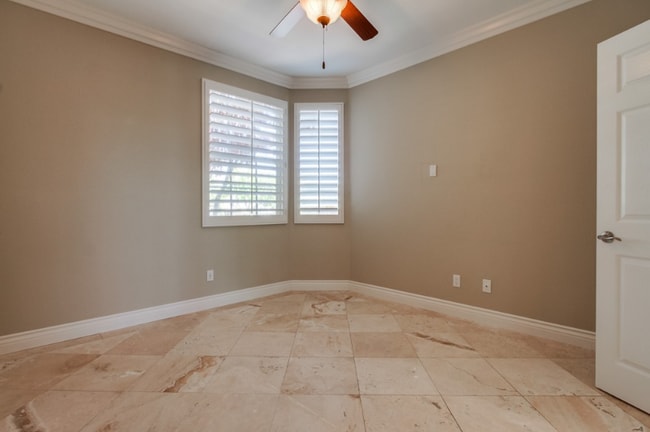Building Photo - 6711 Blue Point Dr