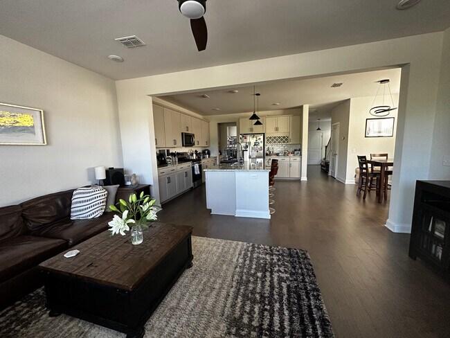 Building Photo - 489 Spring Hollow Dr