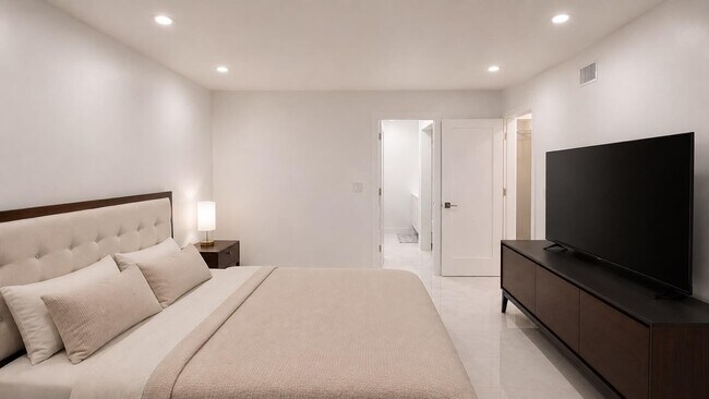 Building Photo - 6249 Bay Club Dr
