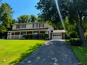 Building Photo - 590 Kamran Dr NW