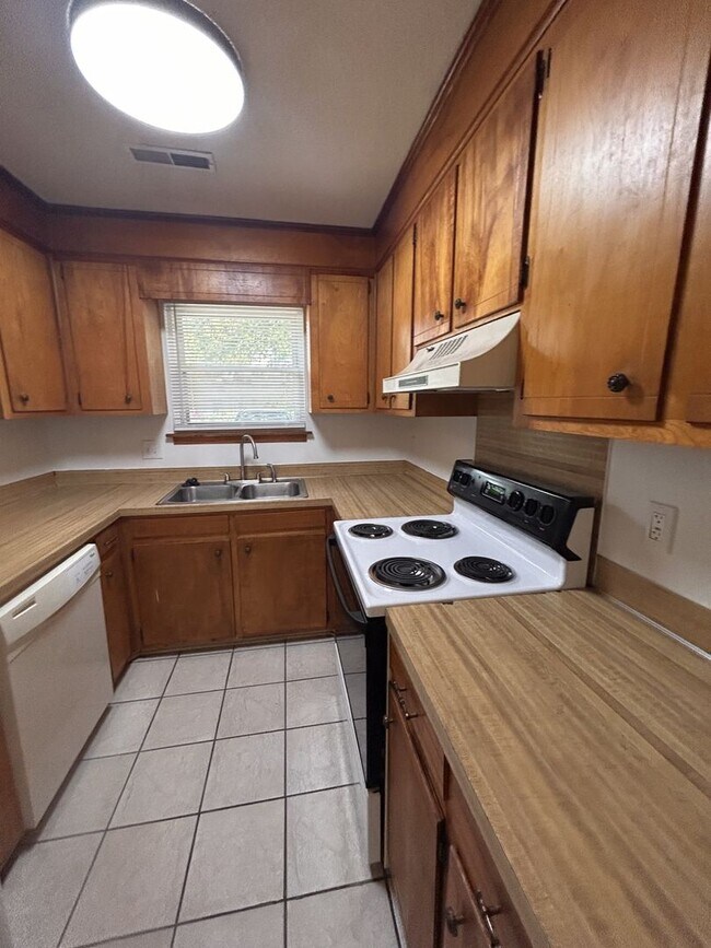 Building Photo - Affordable 2BR Duplex in Ladson!