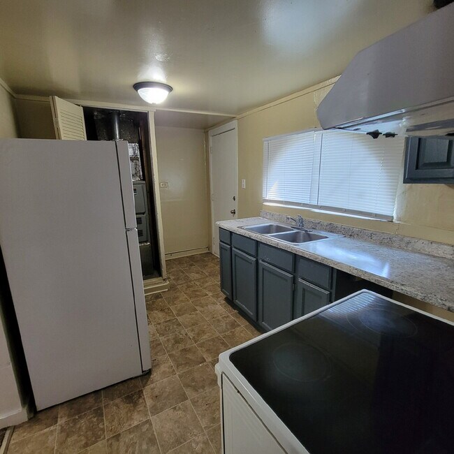 Building Photo - Near Southeast 3BR/2BA Home for Rent!