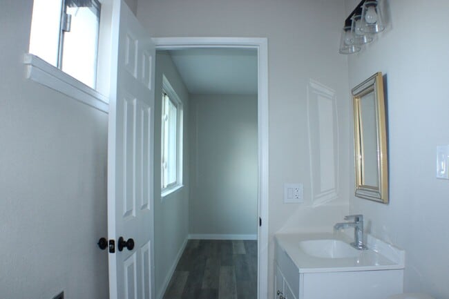 Building Photo - Beautiful Rental with Fireplace, Granite Counters & Relaxing Backyard