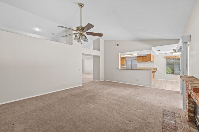 Building Photo - 620 Walnut Cir